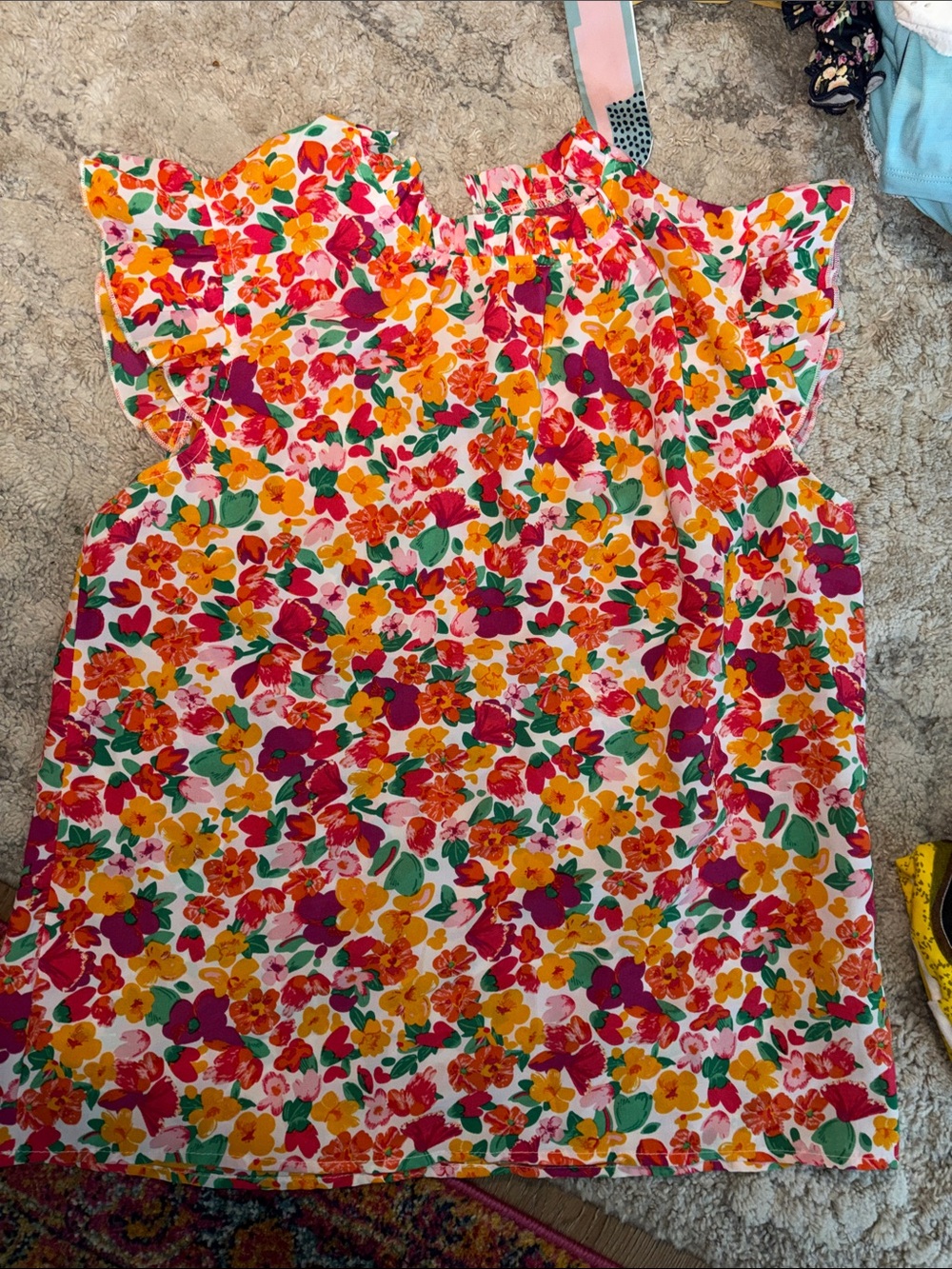3/$20! Offers open! Women’s medium Bright Floral Ruffle Sleeve Top work blouse
